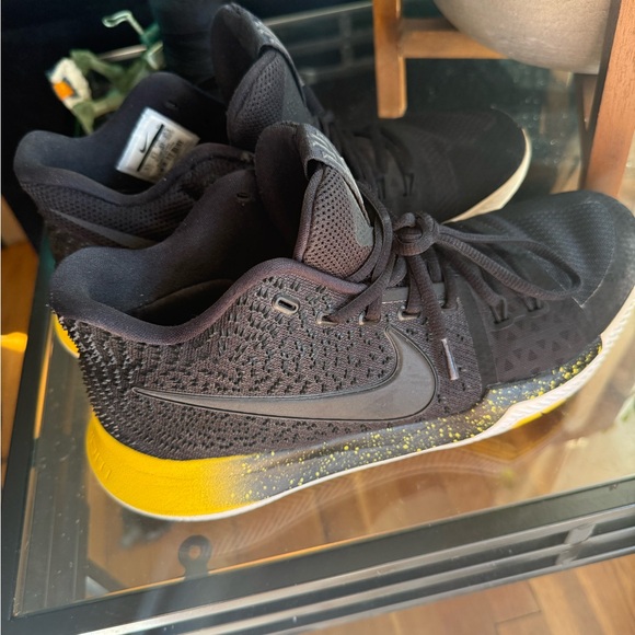 Nike Kyrie 3 Basketball Sneakers Low Top Mesh Black Yellow Shoes Men’s Size 9.5 - Picture 5 of 10